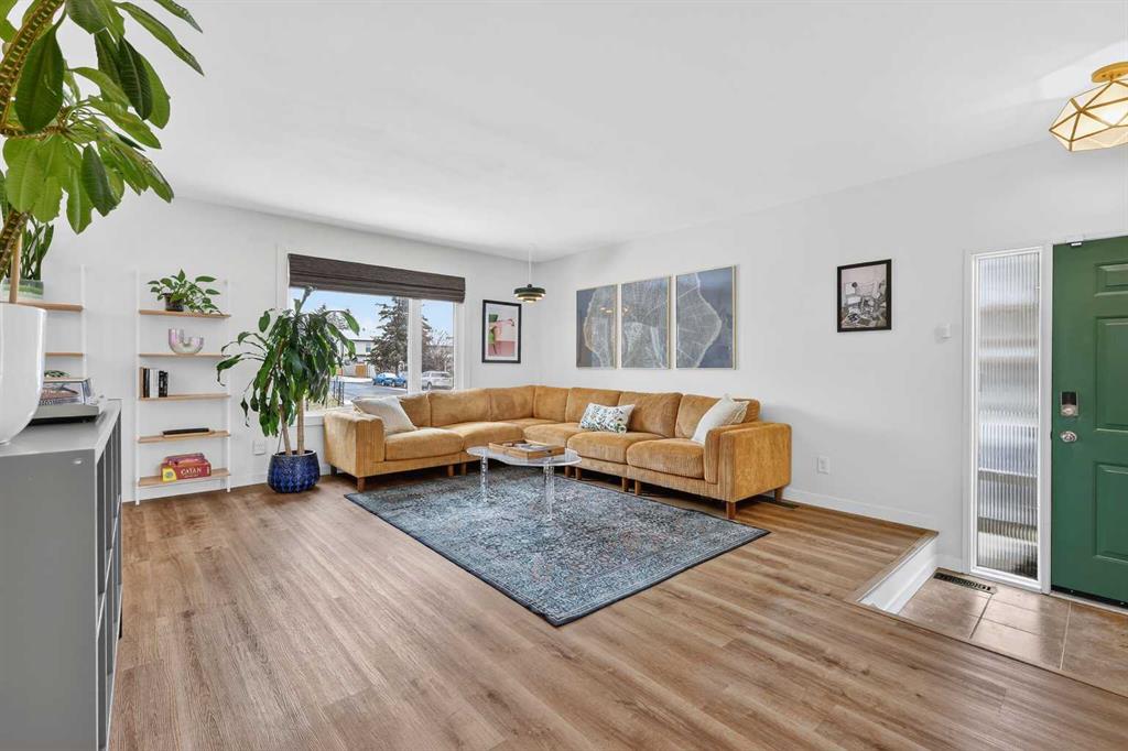 Additional image 4 of 584 Woodhill Place SW, Calgary, AB, T2W 3L5
