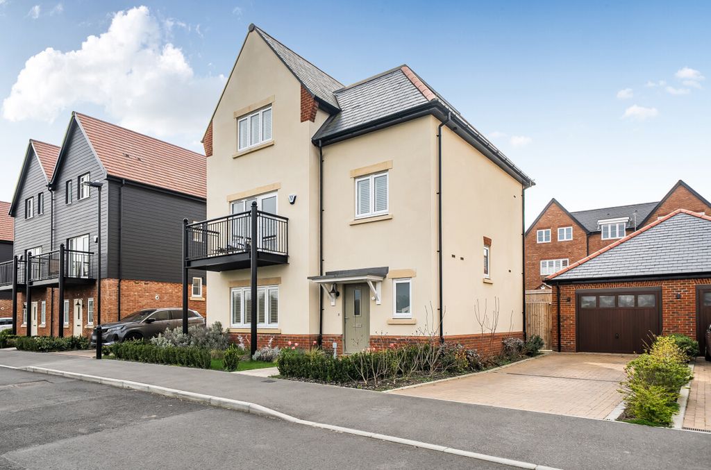 5 bed detached house for saleWoodward Lane, Warfield, Bracknell, Berkshire RG42