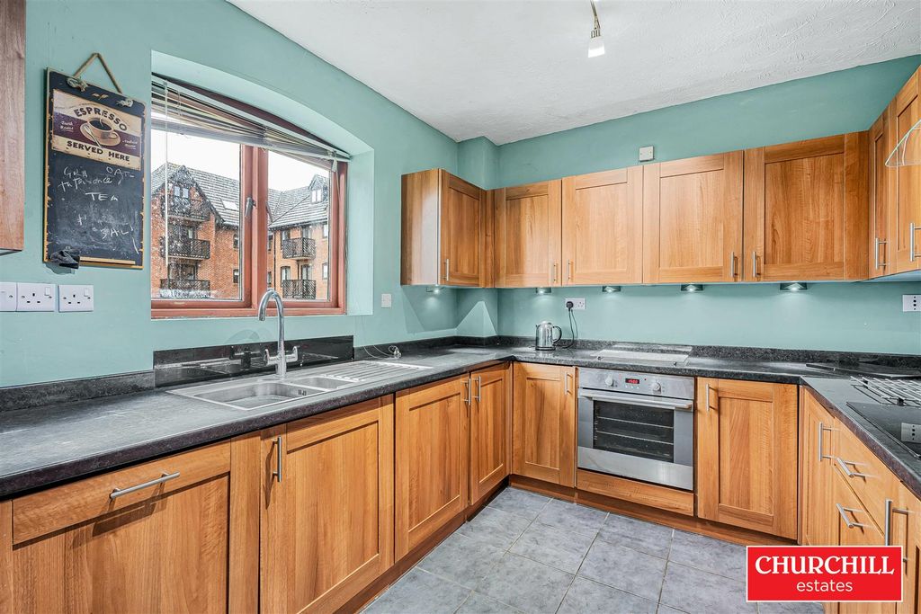 Additional image 2 of 2 bed flat for saleBoleyn Court, Epping New Road, Buckhurst Hill IG9