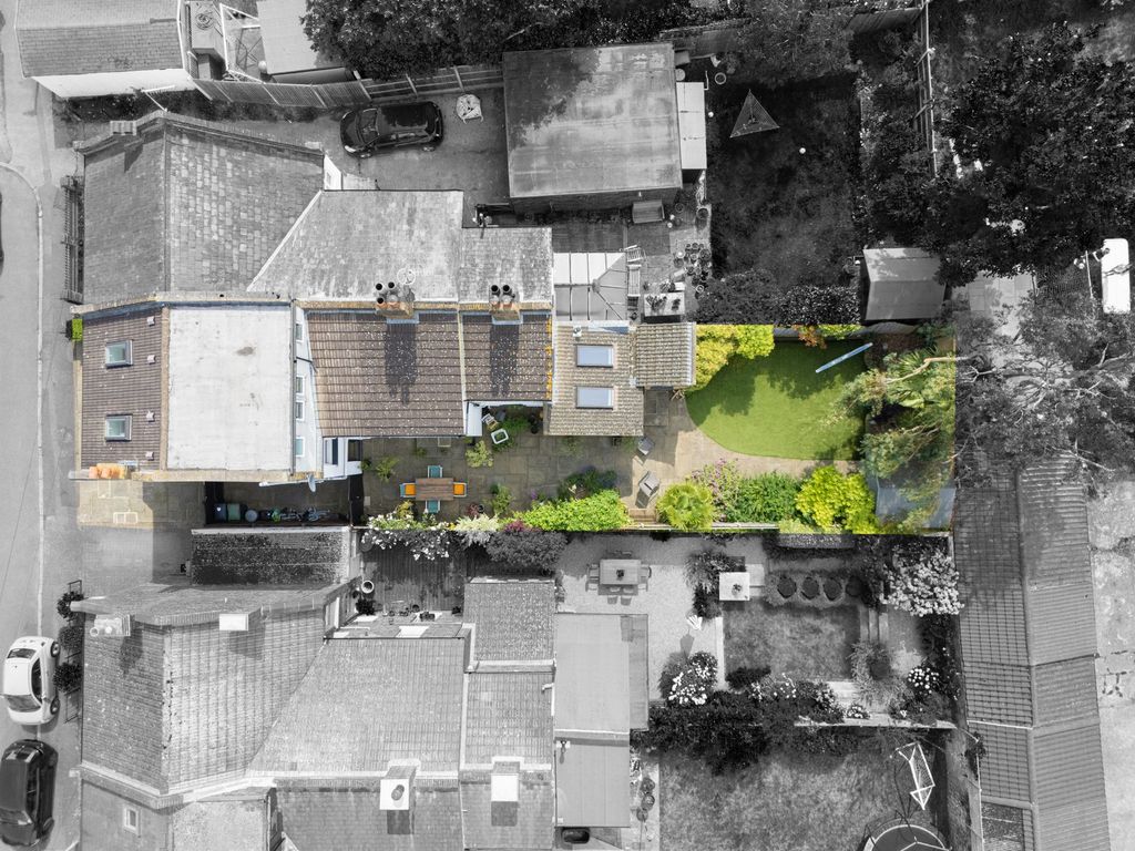 Additional image 38 of 4 bed semi-detached house for saleHills Road, Buckhurst Hill IG9