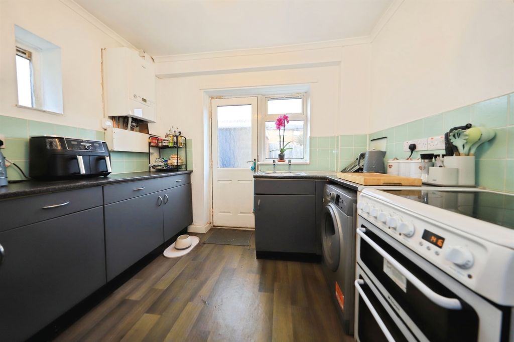 Additional image 8 of 2 bed flat for saleKnight Road, Kidderminster DY11