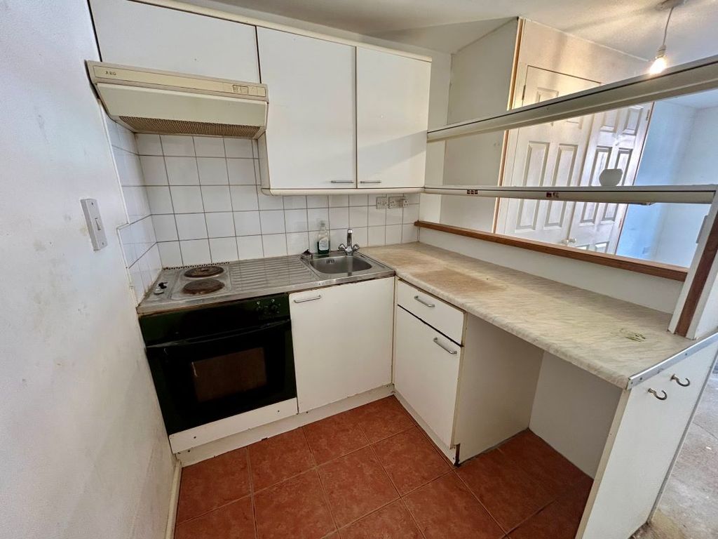 Additional image 3 of Studio for saleFlat 3 Wykes Gate, Downes Street, Bridport, Dorset DT6
