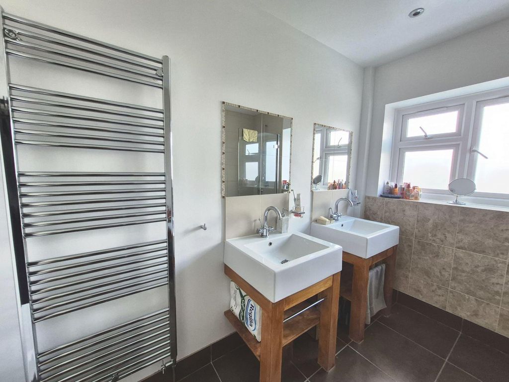 Additional image 20 of 4 bed semi-detached house for saleDevon Close, Buckhurst Hill IG9