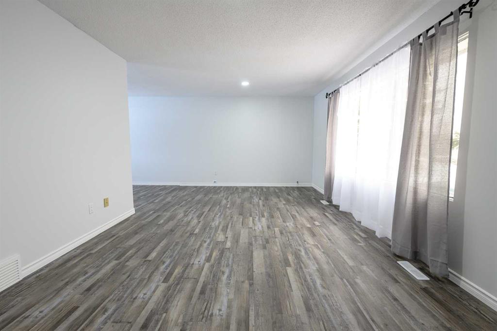 Additional image 4 of 11421 96b Street, Grande Prairie, AB, T8V3M8