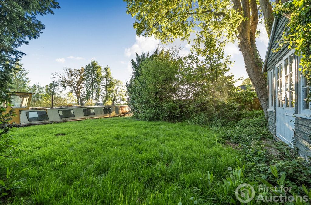 Land for saleThe Warren, Caversham, Reading RG4