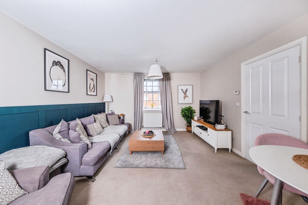2 bed flat for saleNeedlepin Way, Buckingham MK18 photo 5