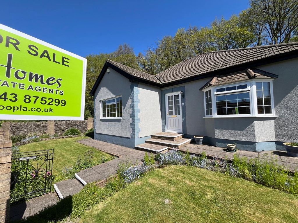 3 bed bungalow for saleThe Walk, Ystrad Mynach CF82