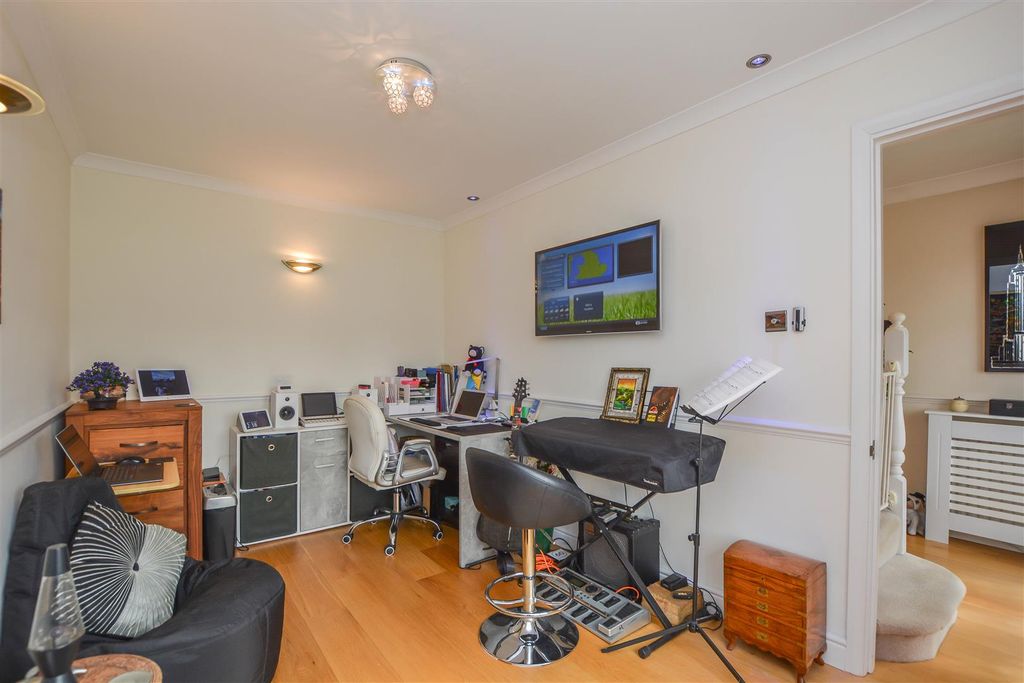 Additional image 10 of 4 bed detached house for salePlovers Barron, Wyatts Green, Brentwood CM15