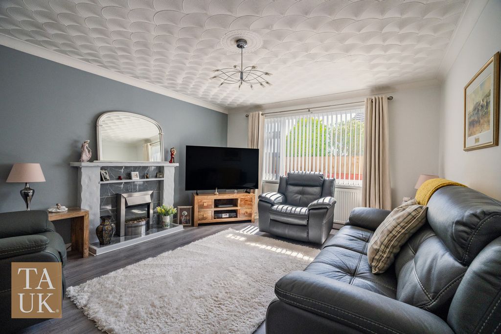 3 bed detached bungalow for saleCaer Delyn, Bodffordd, Anglesey LL77 photo 4
