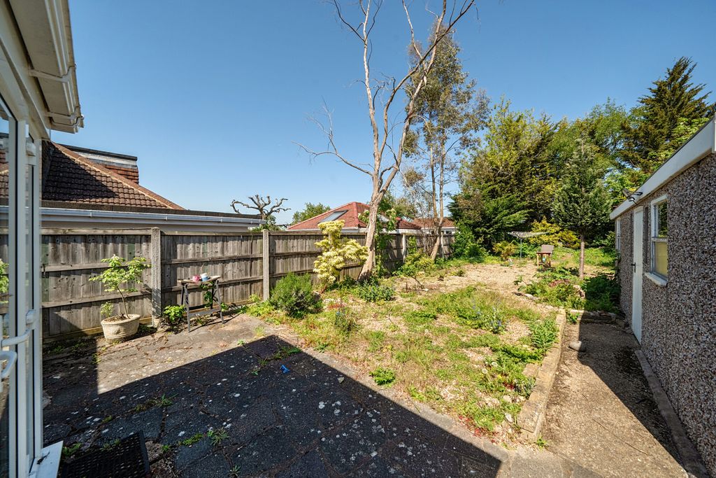 Additional image 20 of 2 bed bungalow for salePenrose Avenue, Watford, Hertfordshire WD19