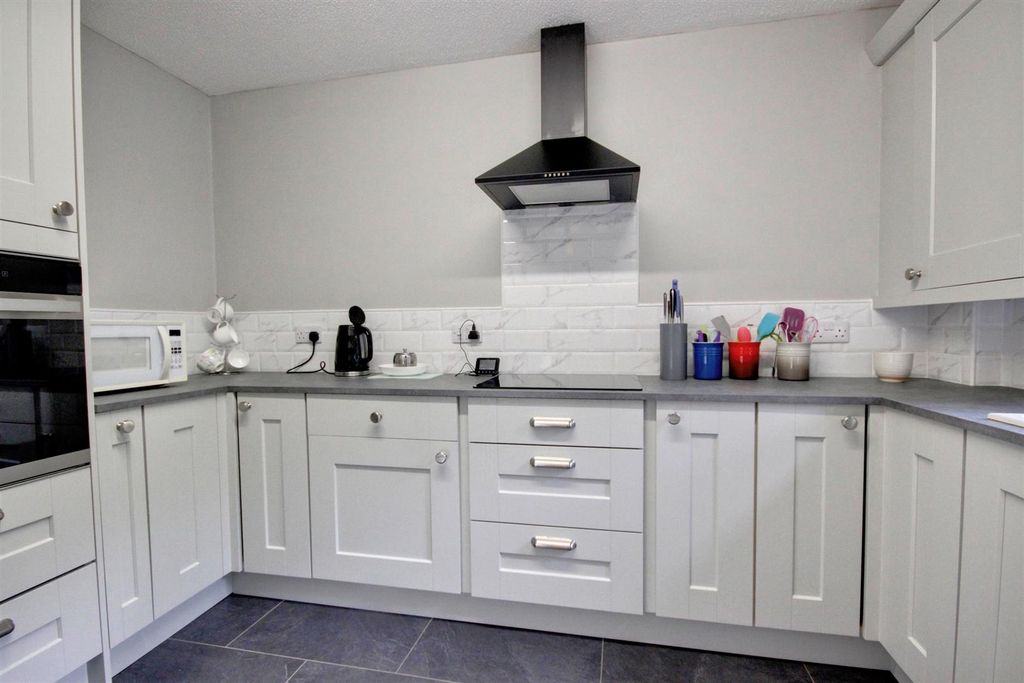 Additional image 10 of 2 bed flat for saleTudor Court, Beverley Road, Willerby, Hull HU10