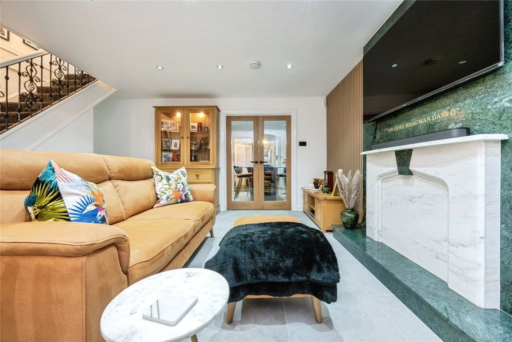 Additional image 3 of 5 bed detached house for saleChaucer Drive, Biggleswade, Bedfordshire SG18