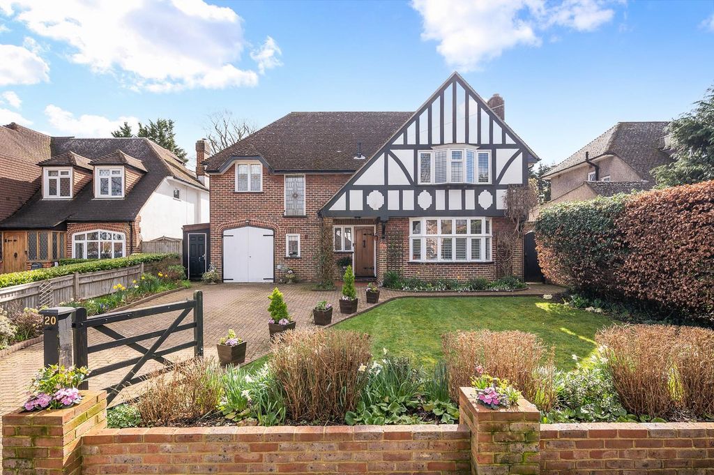 4 bed detached house for saleFiddicroft Avenue, Banstead SM7