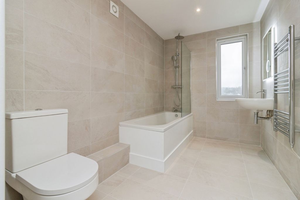 2 bed maisonette for saleParkers Close, Totnes, Devon TQ9 photo 4
