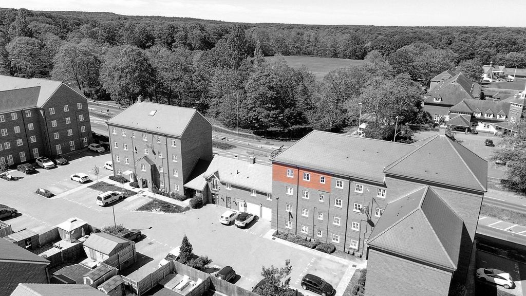 Additional image 11 of 2 bed flat for saleMasterson Close, Aldershot GU11