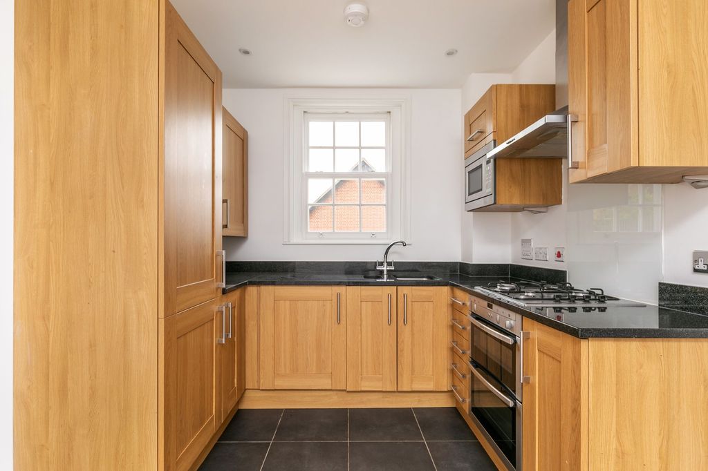 Additional image 2 of 2 bed flat for saleBurgage Mews, Alresford SO24