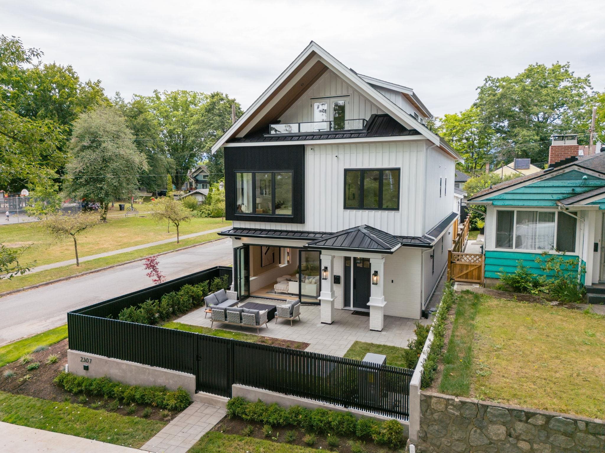 2307 3rd Avenue E, Vancouver, BC, V5N 4W7