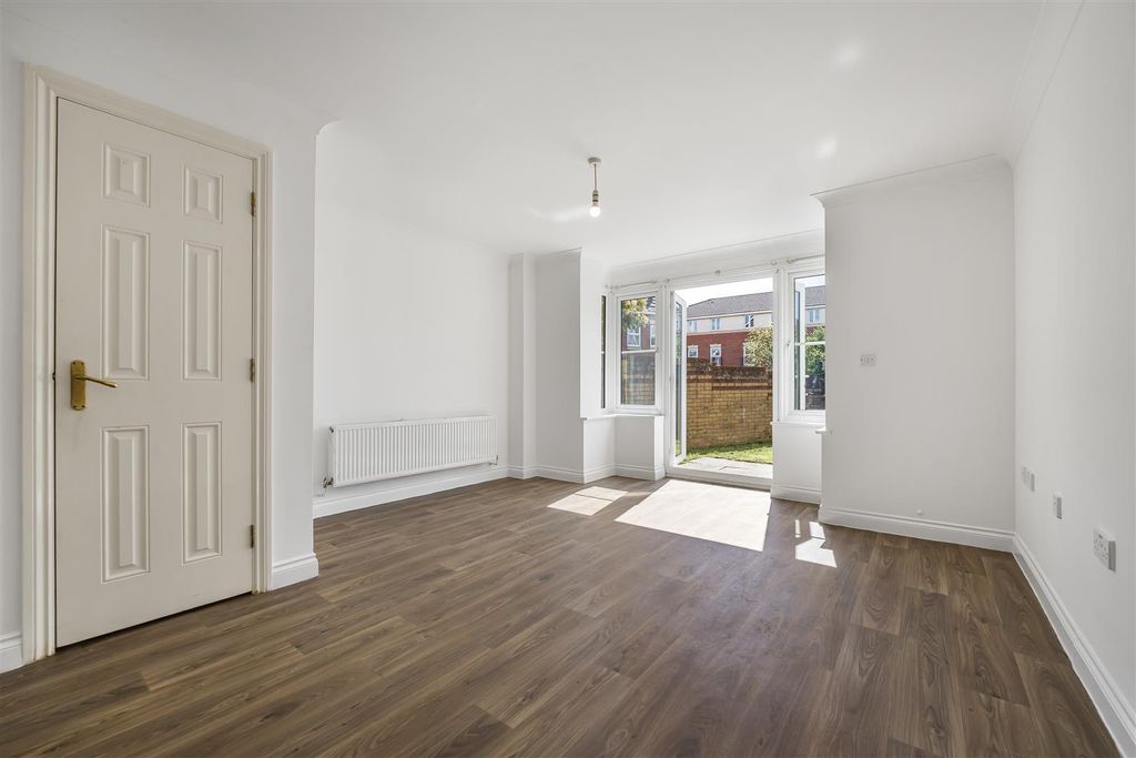 Additional image 3 of 3 bed town house for saleHeol Dewi Sant, Cardiff CF14