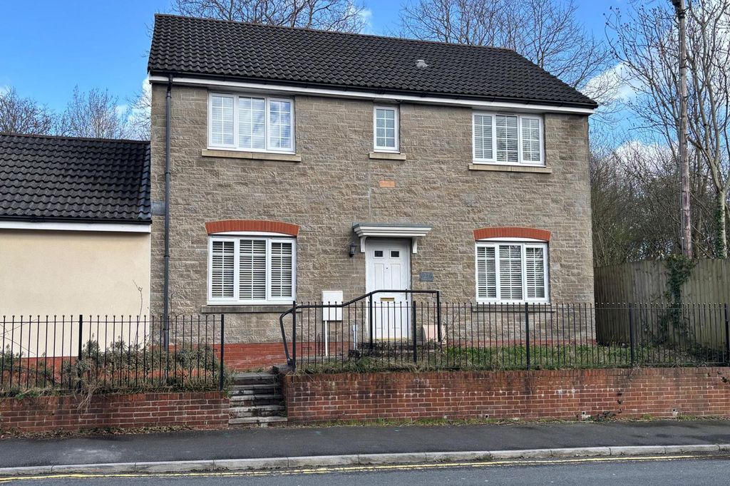 4 bed detached house for saleTirfilkins Close, Pontllanfraith NP12