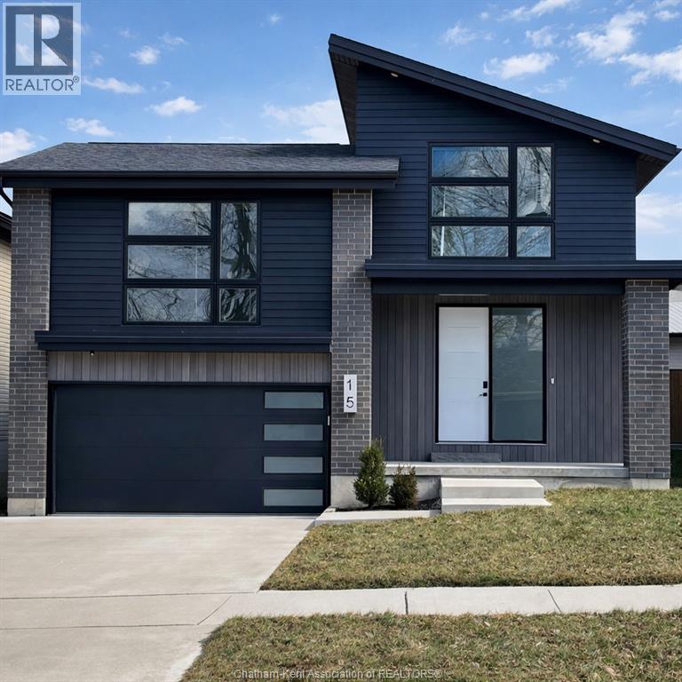 15 Churchill Park Road, Chatham, ON, N7M6M2