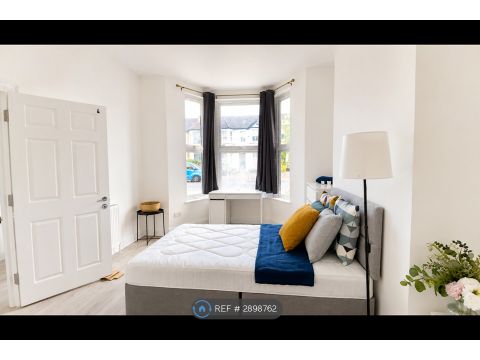 Broadfield Road, London SE6, Room to rent