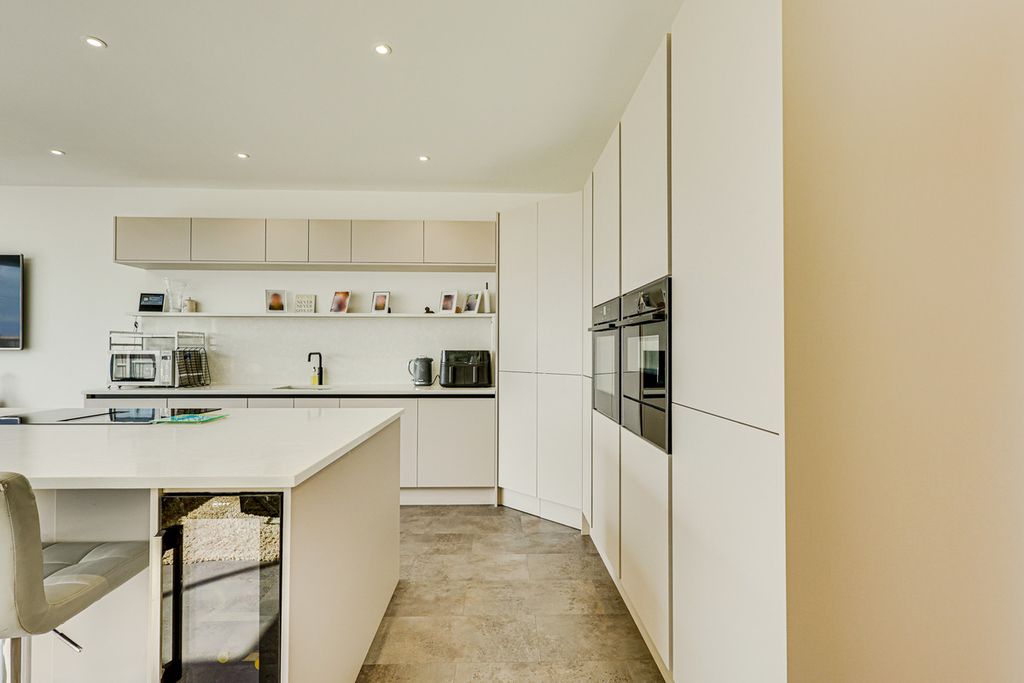 Additional image 9 of 4 bed detached house for saleCastle Road, Benfleet SS7