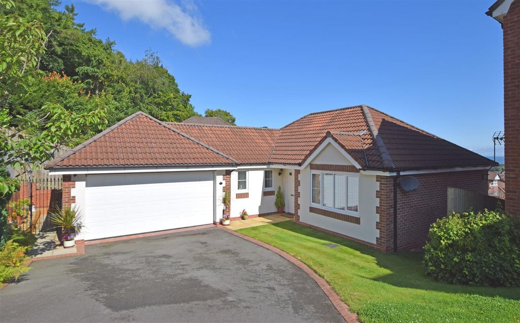 4 bed detached house for saleLon Y Berllan, Abergele, Conwy LL22