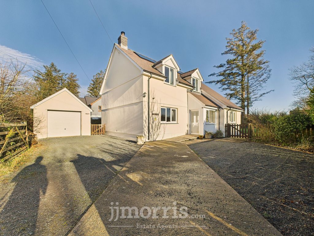 3 bed detached house for saleBoncath SA37