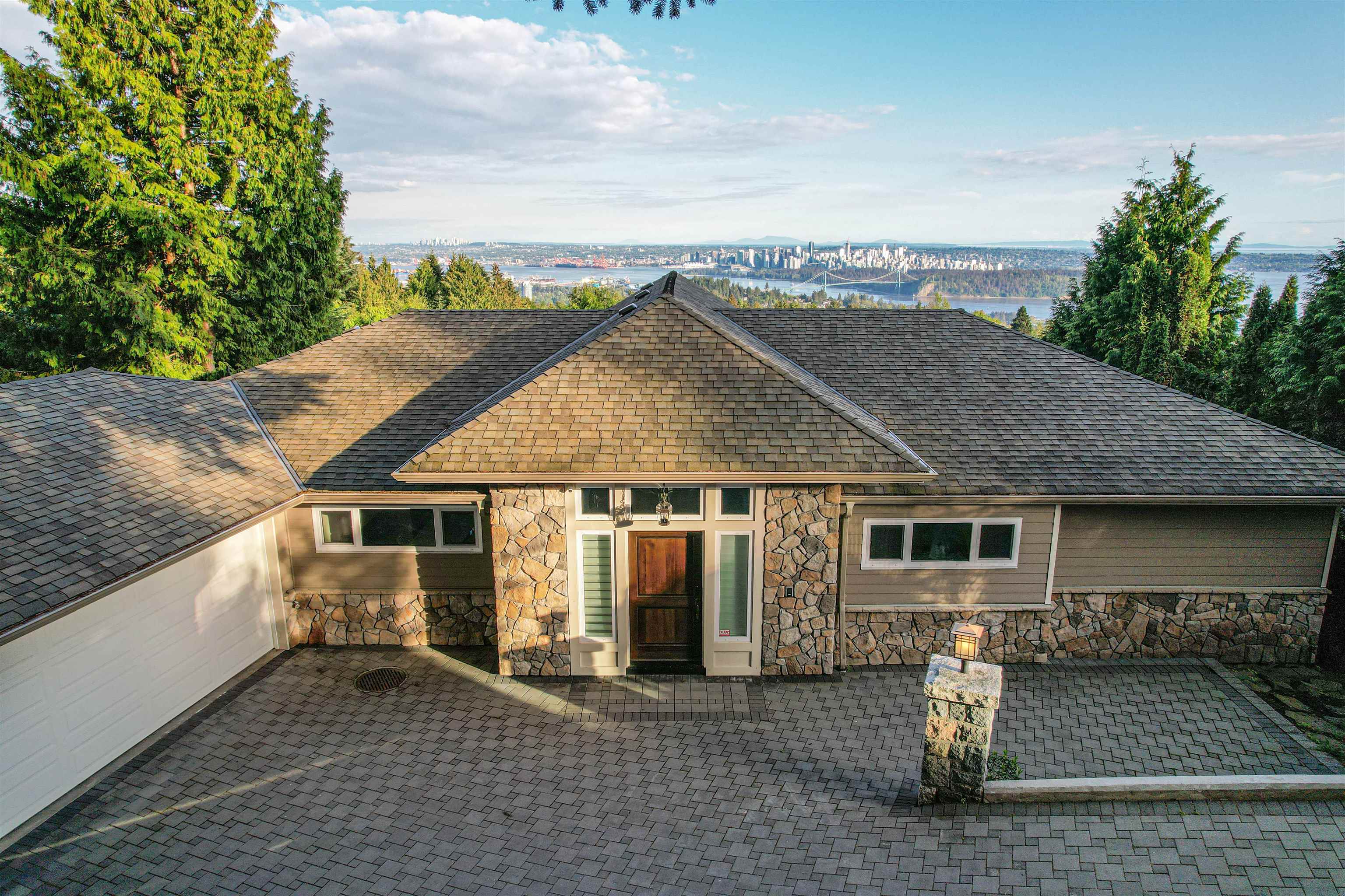 1371 Burnside Road, West Vancouver, BC, V7S 2P6