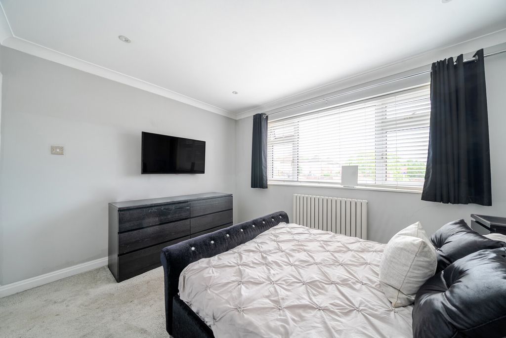 Additional image 16 of 4 bed bungalow for saleMeadow Way, Addlestone KT15