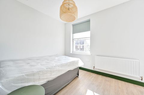Clapham High Street, London SW4, Room to rent