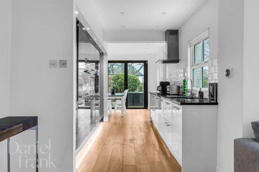 Additional image 4 of 4 bed semi-detached house for saleQueens Road, Buckhurst Hill IG9