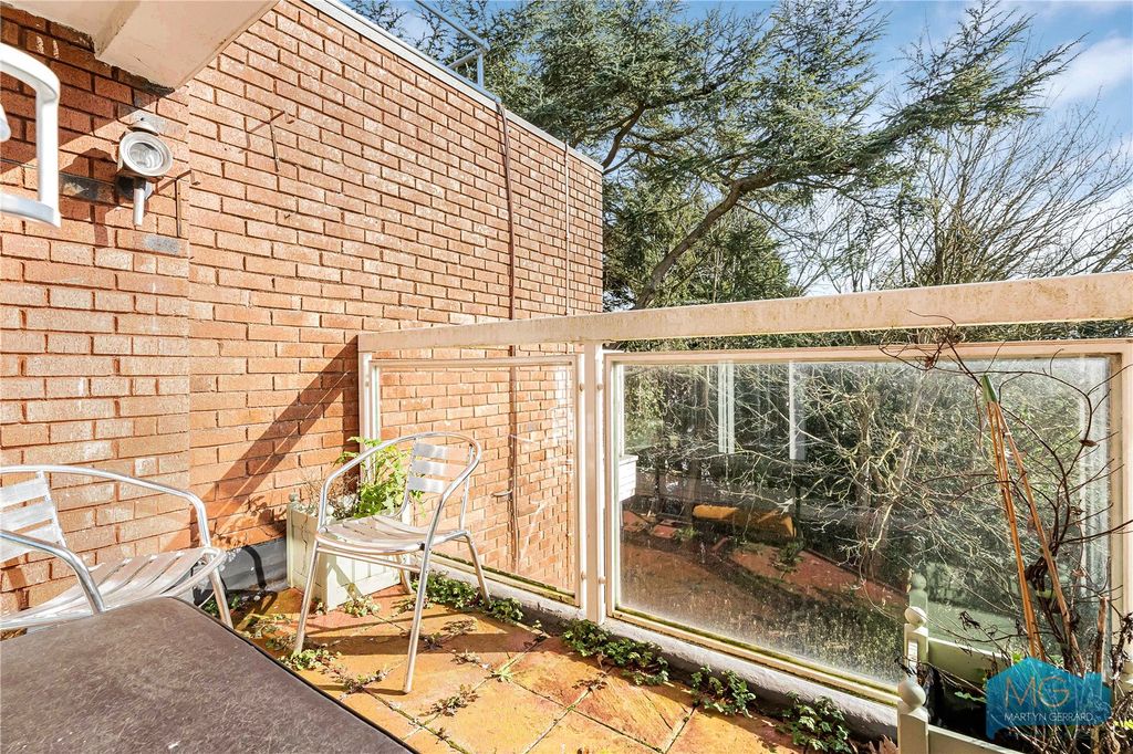 Additional image 5 of 2 bed flat for saleThe Highlands, Abbotts Road, Barnet EN5