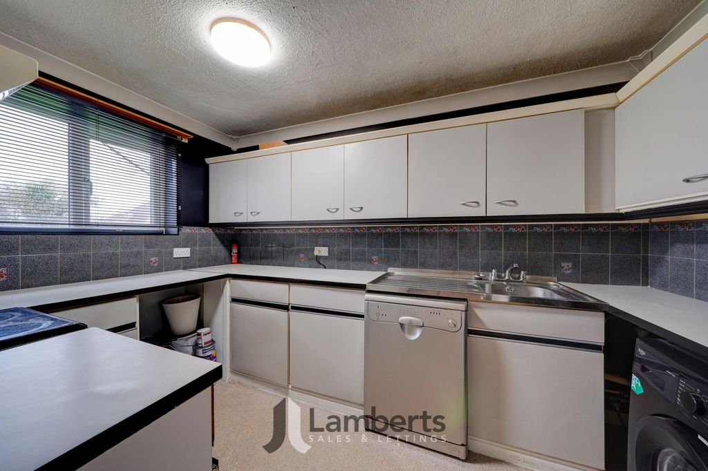 Additional image 3 of 2 bed flat for saleRidgeway Close, Studley B80