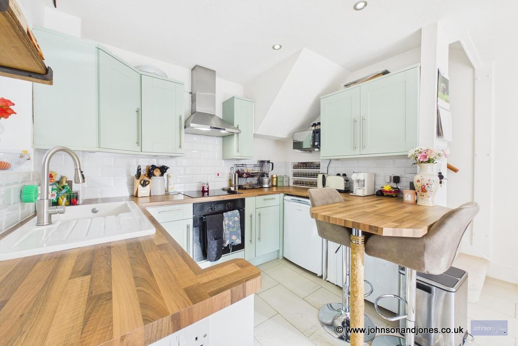 Additional image 5 of 1 bed property for saleCornhill Close, Addlestone KT15