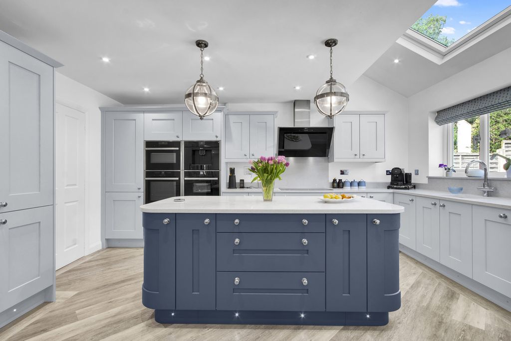 5 bed detached house for salePavilion Gardens, Bromsgrove, Worcestershire B61 photo 5