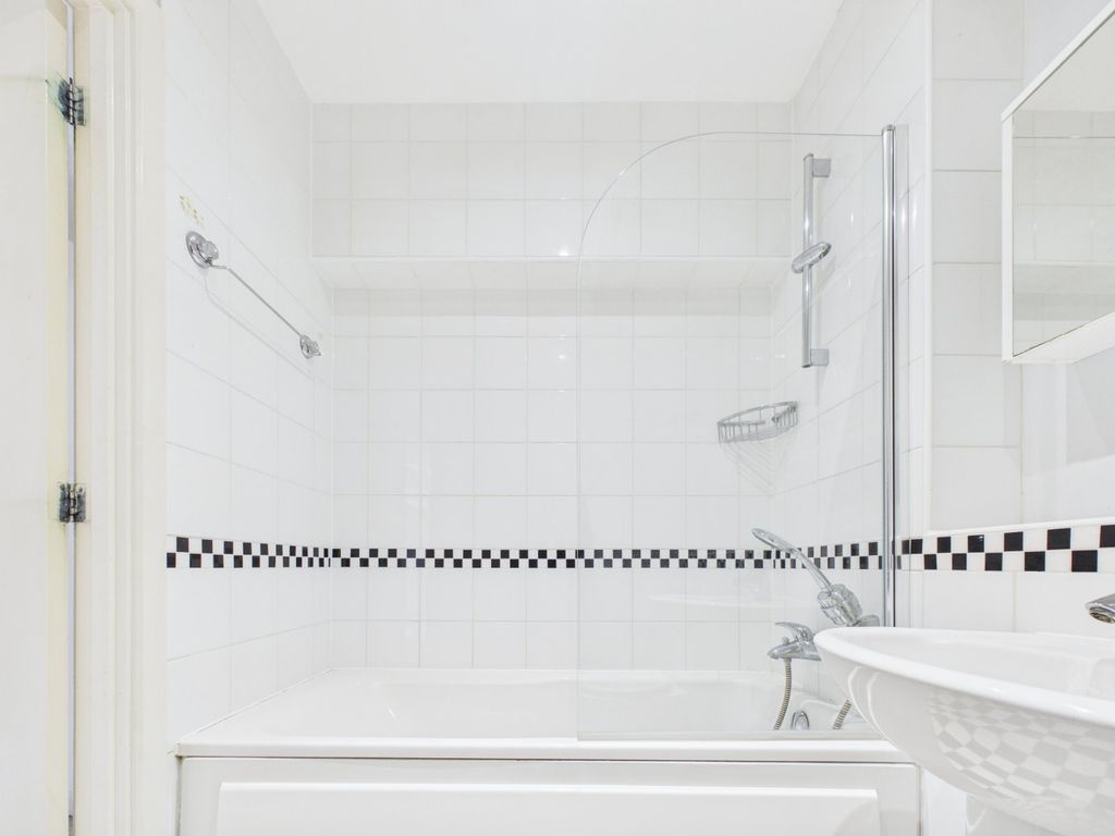 Additional image 12 of 1 bed property for saleHigh Street, Berkhamsted, Hertfordshire HP4
