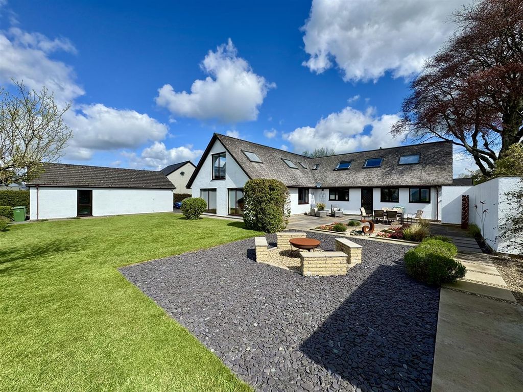 5 bed detached house for saleLlanddew, Brecon LD3
