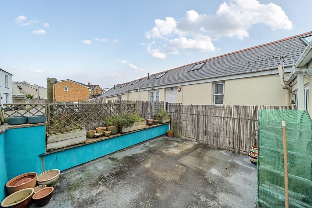 Additional image 18 of 3 bed flat for saleNewport Road, Barnstaple, Devon EX32