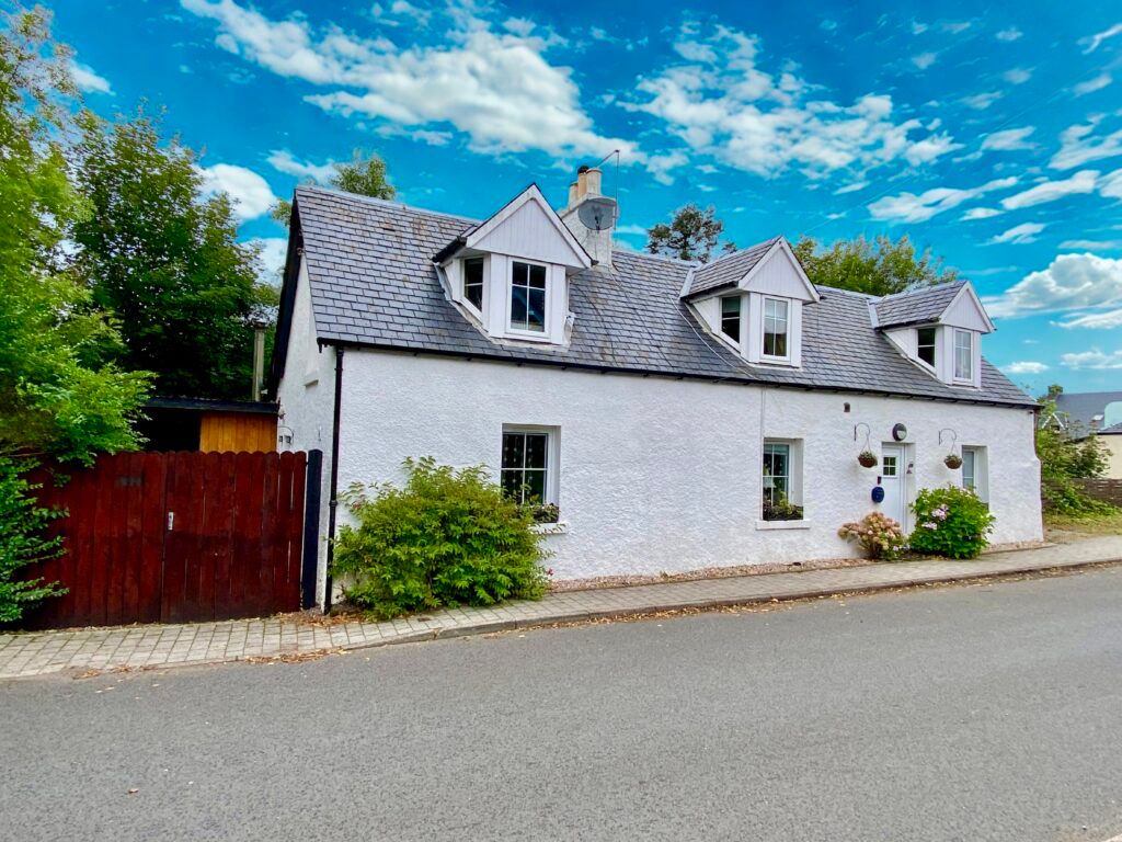 3 bed detached house for saleThe Cottage, Main Street, Taynuilt, By Oban, Argyll PA35