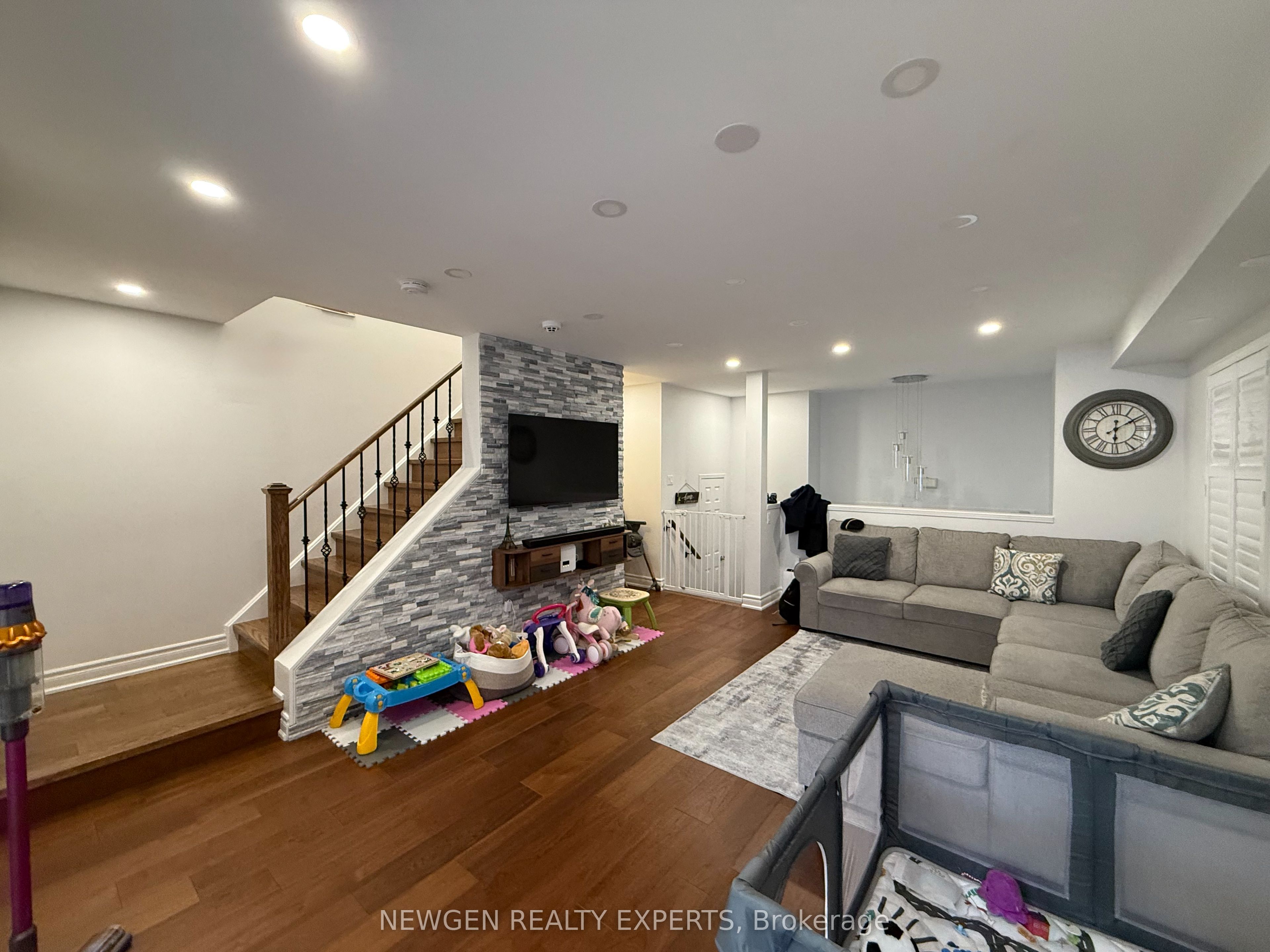 Additional image 6 of 22 Rochefort Drive, Toronto, ON, M3C 3Z3