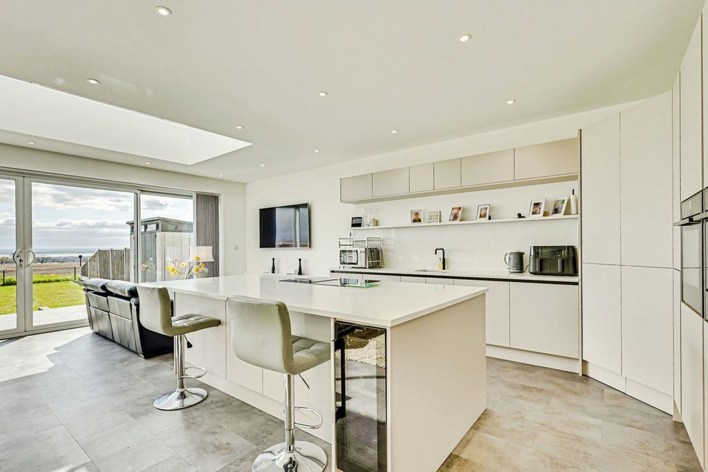 Additional image 4 of 4 bed detached house for saleCastle Road, Benfleet SS7