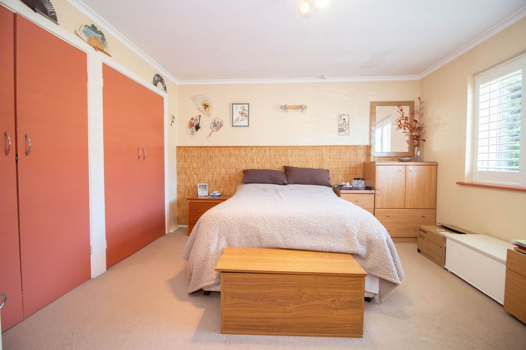 Additional image 12 of 4 bed terraced house for saleOn The Hill, Carpenders Park, Watford WD19