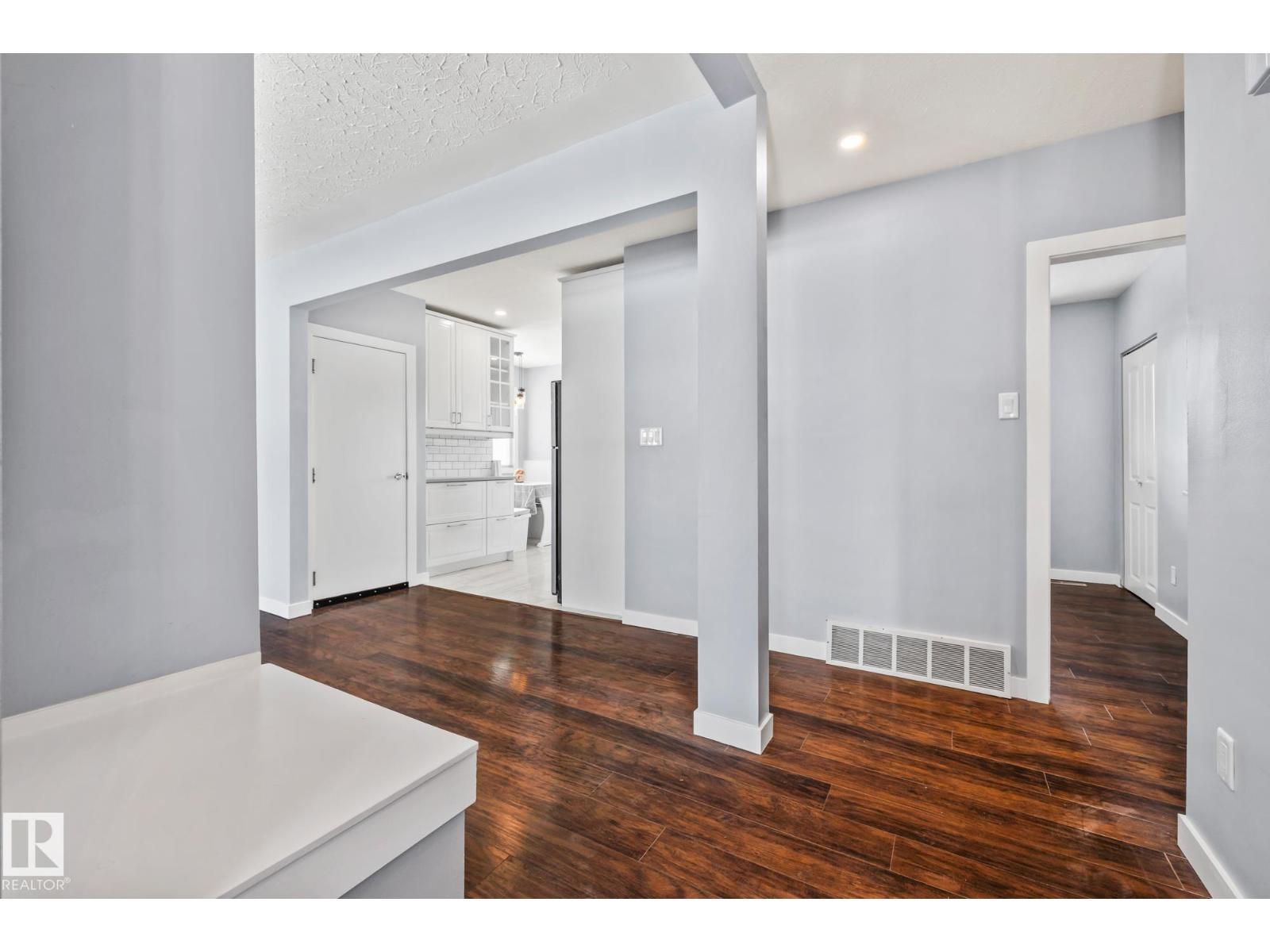 Additional image 3 of 13608 137 Street NW, Edmonton, AB, T5L2B3