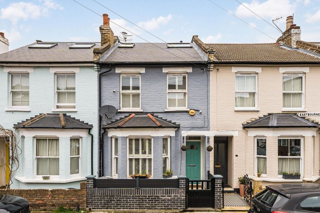 4 bed terraced house for saleEastbourne Road, Brentford TW8