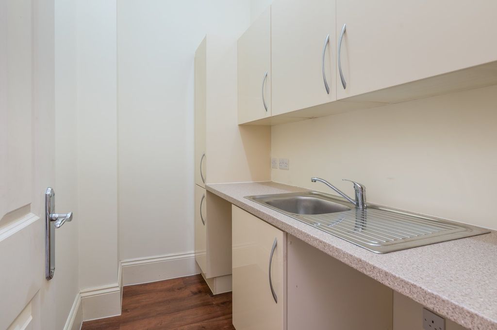 Additional image 11 of 6 bed town house for saleLansdowne Road, Bedford MK40