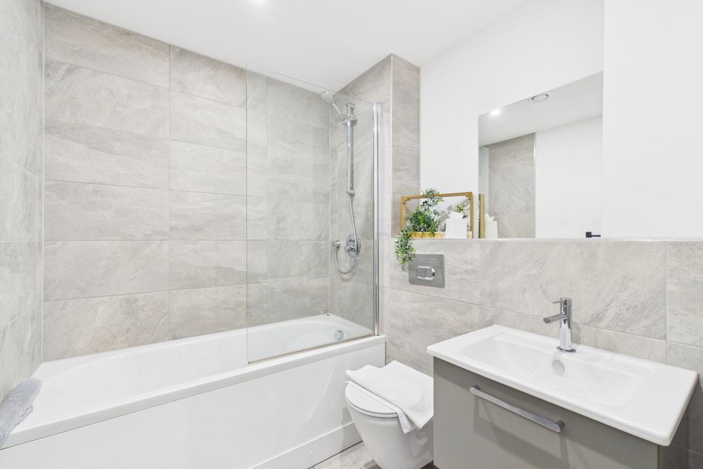 Additional image 9 of 2 bed flat for saleCity Gate, Eboracum Way, York, North Yorkshire YO31