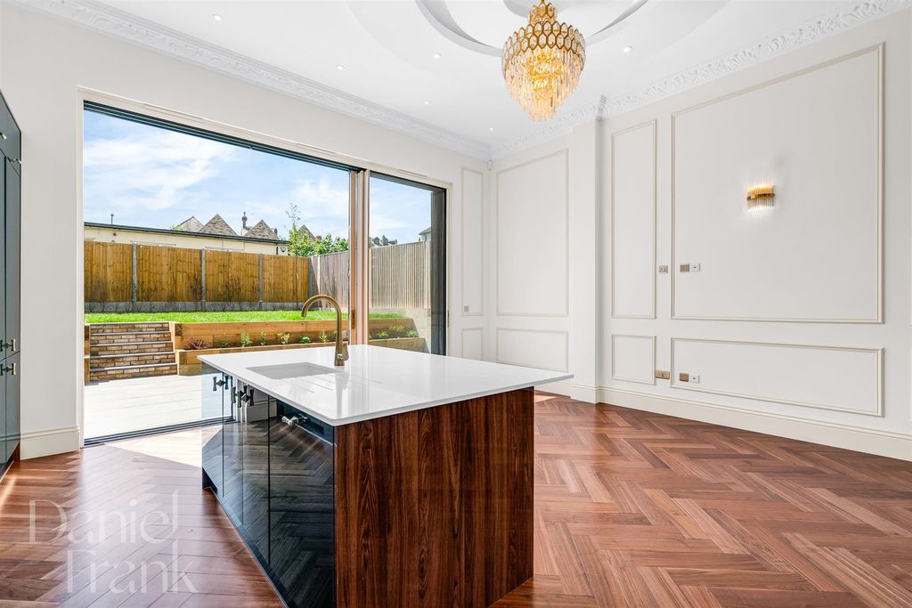 Additional image 14 of 5 bed semi-detached house for salePalmerston Road, Buckhurst Hill IG9