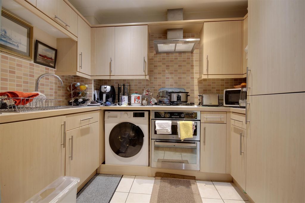 1 bed flat for saleRobin Close, Brough HU15 photo 4