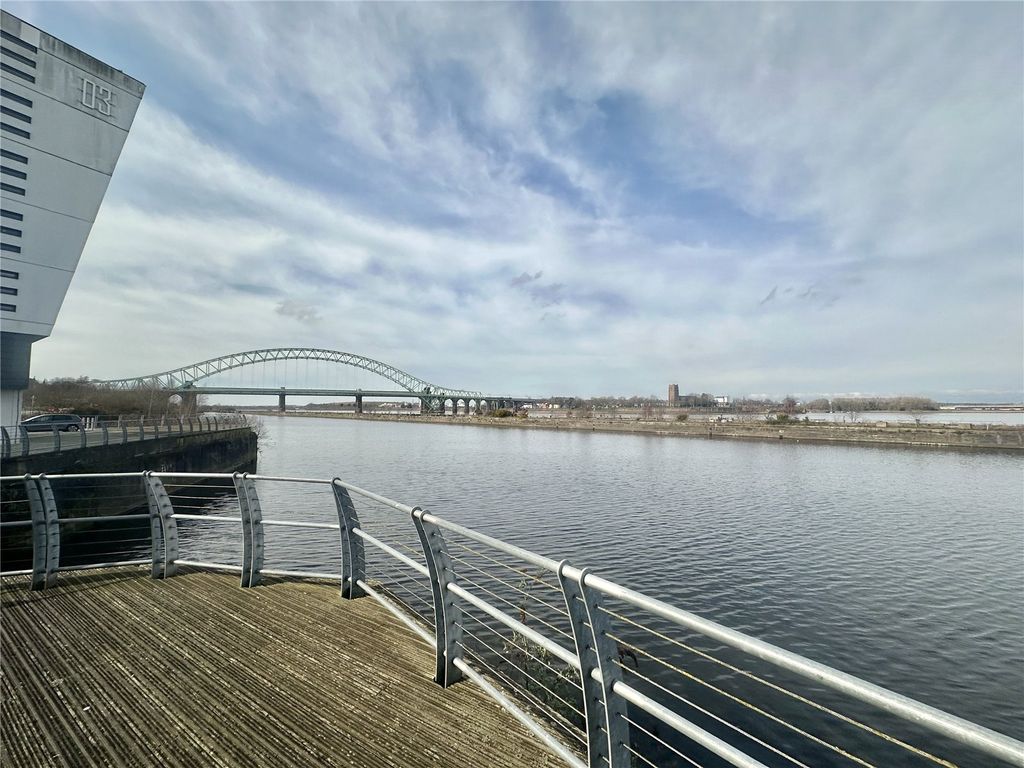 2 bed flat for saleThe Decks, Runcorn, Cheshire WA7 photo 2